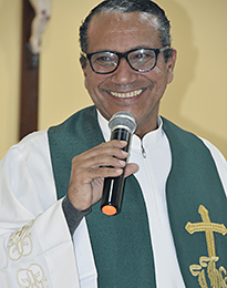 PADRE LUIZ CARLOS PASSOS